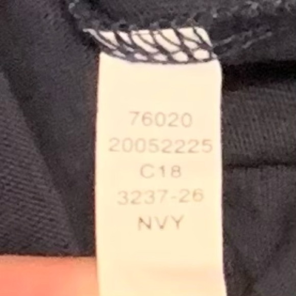 Duluth Trading Co. NWT Navy longtail T with a chest pocket. - Picture 7 of 16